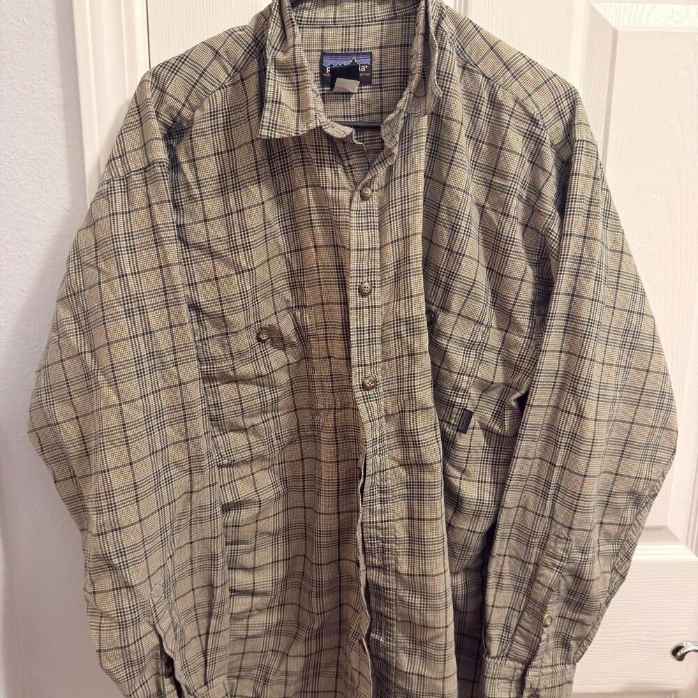 Patagonia Men's Green and Khaki Shirt